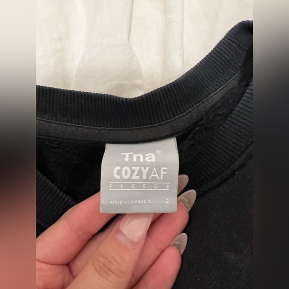 aritzia TNA Black Crewneck Sweater - Picture 1 of 3